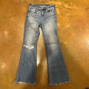 AMERICAN EAGLE Super High Rise Flare Jeans (2R)
